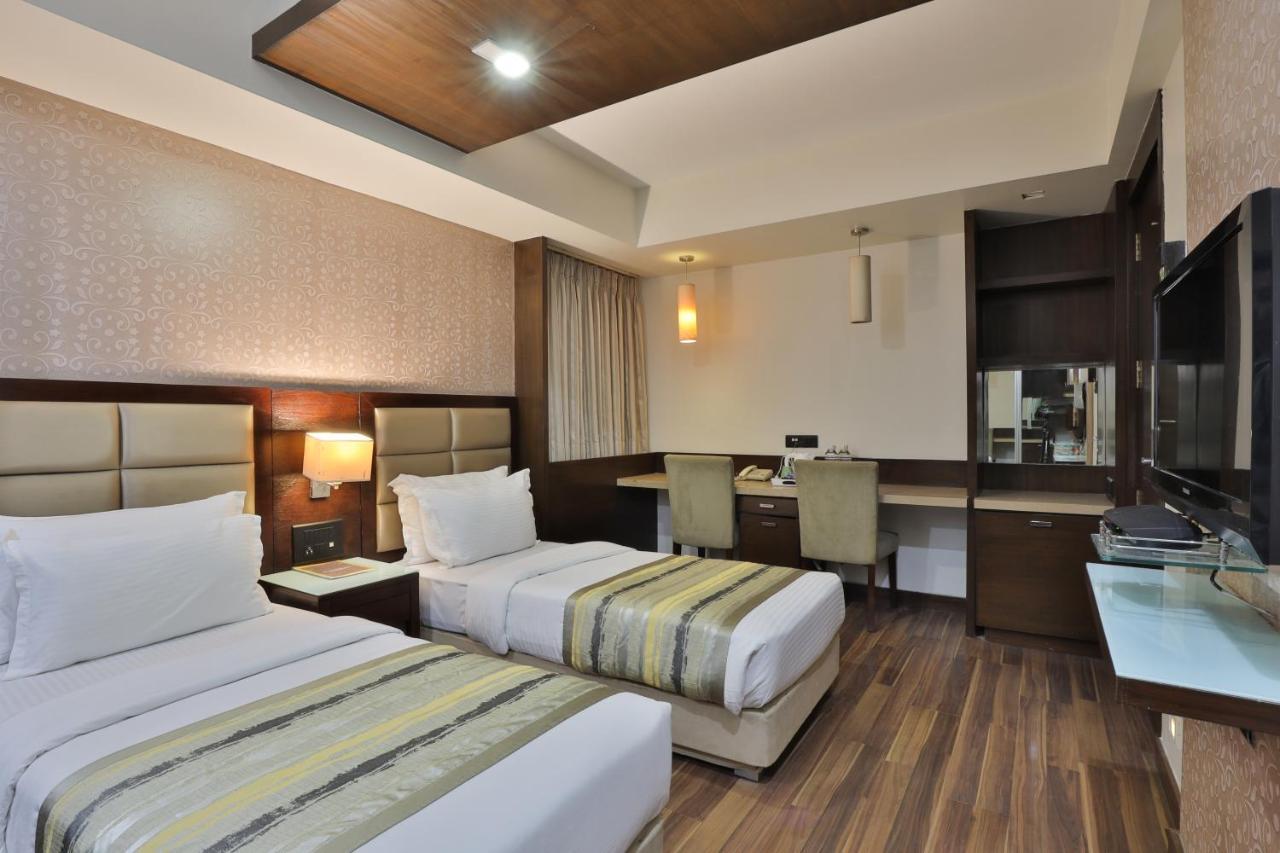 Krios Hotel - Near Sg Highway, אחמדאבאד מראה חיצוני תמונה