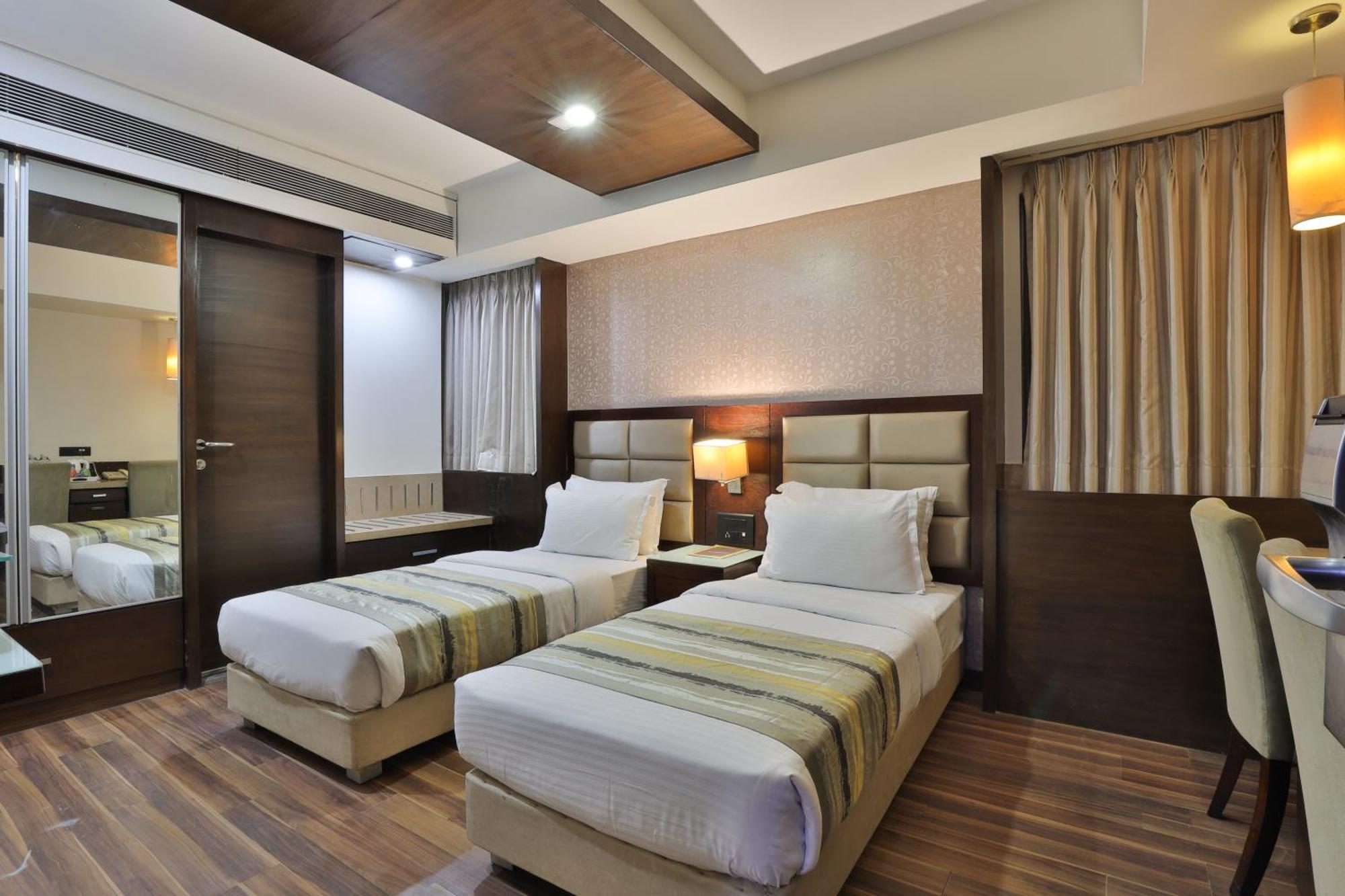 Krios Hotel - Near Sg Highway, אחמדאבאד מראה חיצוני תמונה